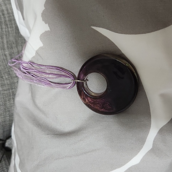 Beautiful purple Statement Necklace - Picture 3 of 4